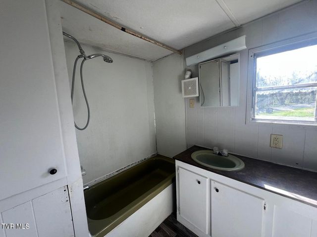 2004 Charlotte Street, Kingsport, TN 37660