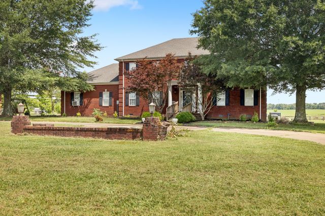 33 Bishop Rd, Lawrenceburg, TN 38464