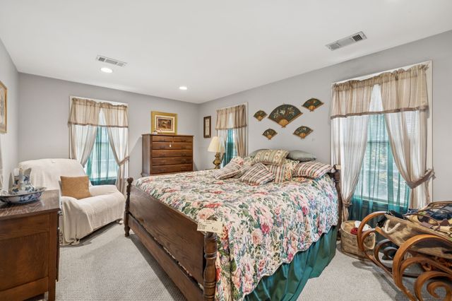 33 Bishop Rd, Lawrenceburg, TN 38464