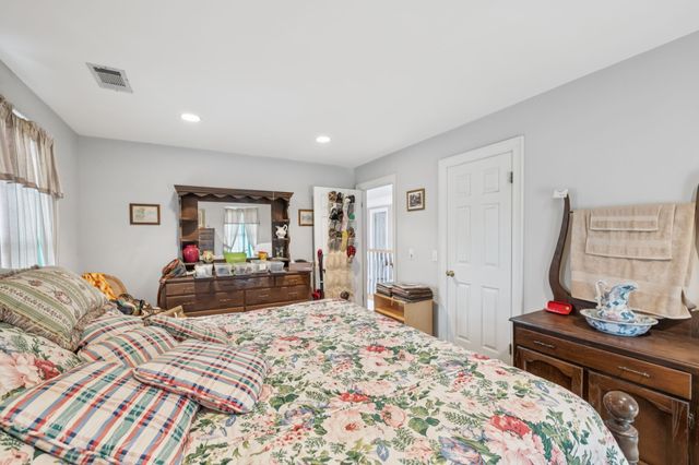 33 Bishop Rd, Lawrenceburg, TN 38464