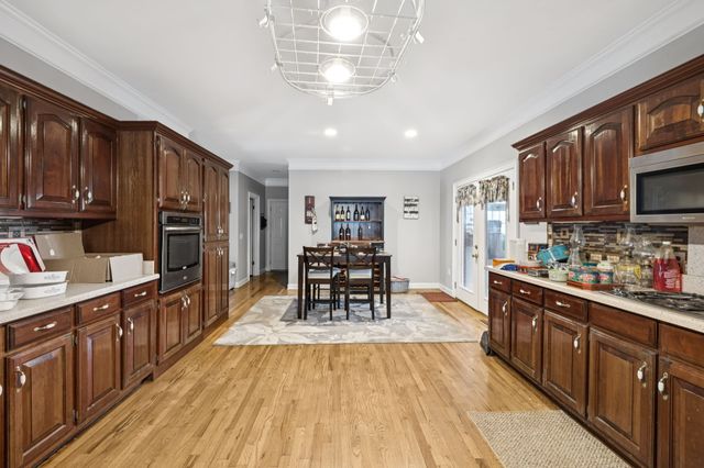33 Bishop Rd, Lawrenceburg, TN 38464