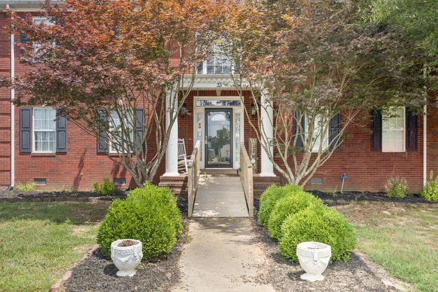 33 Bishop Rd, Lawrenceburg, TN 38464