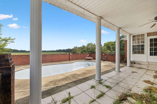 33 Bishop Rd, Lawrenceburg, TN 38464