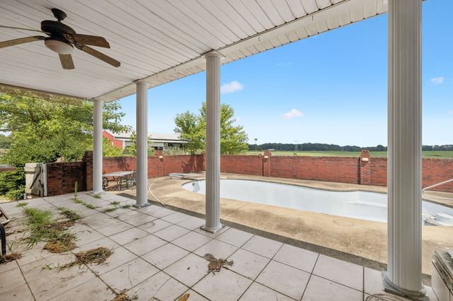 33 Bishop Rd, Lawrenceburg, TN 38464