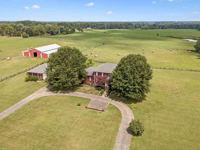 33 Bishop Rd, Lawrenceburg, TN 38464