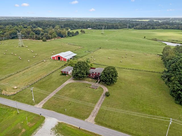33 Bishop Rd, Lawrenceburg, TN 38464