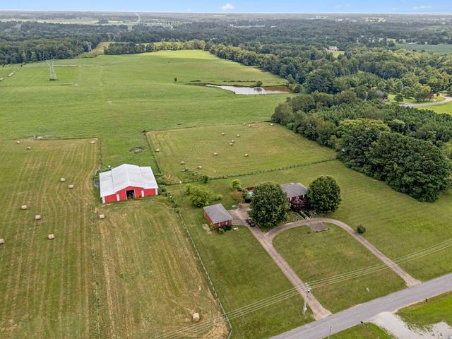 33 Bishop Rd, Lawrenceburg, TN 38464