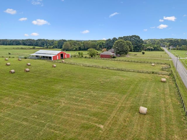 33 Bishop Rd, Lawrenceburg, TN 38464