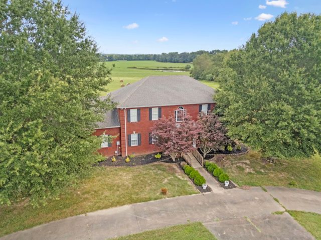 33 Bishop Rd, Lawrenceburg, TN 38464