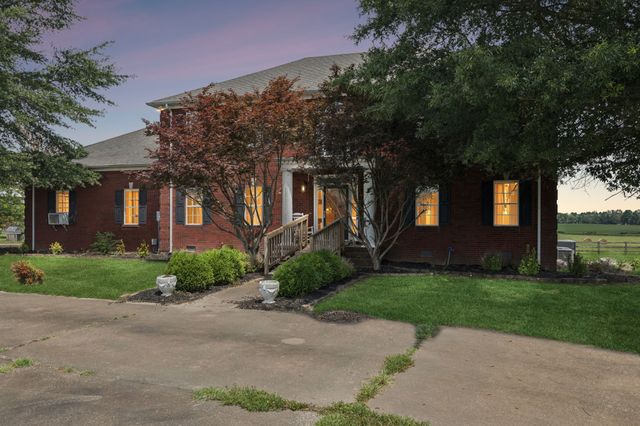 33 Bishop Rd, Lawrenceburg, TN 38464