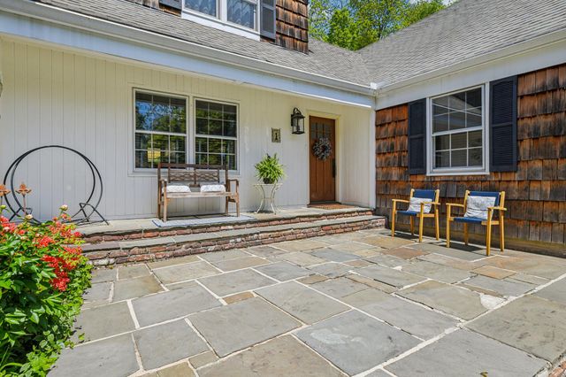 1 Cakewalk Terrace, Smithtown, NY 11787