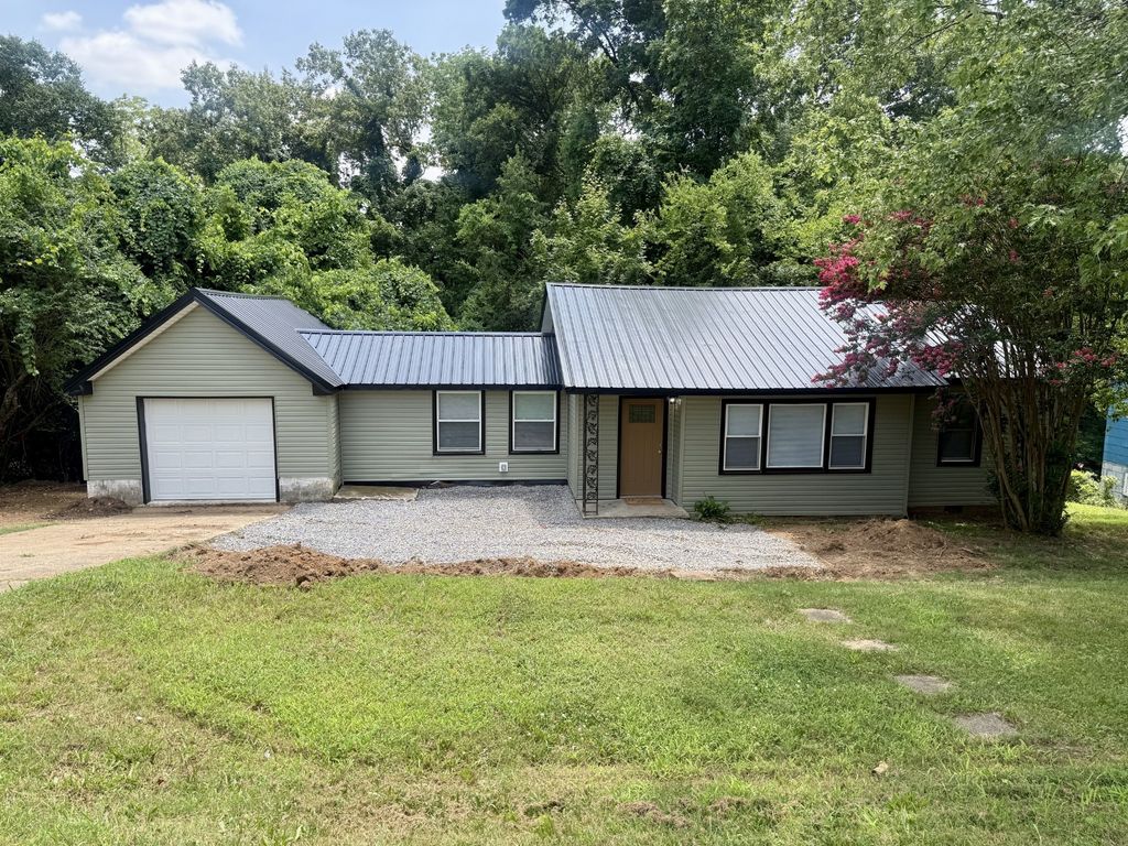 714 McGraw St, Clarksville, TN 37040