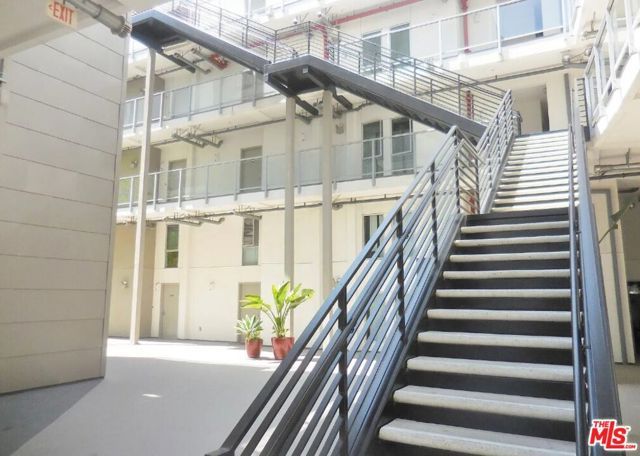 4133 Redwood Avenue 1015, Los Angeles, CA 90066