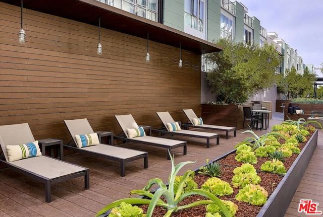 4133 Redwood Avenue 1015, Los Angeles, CA 90066