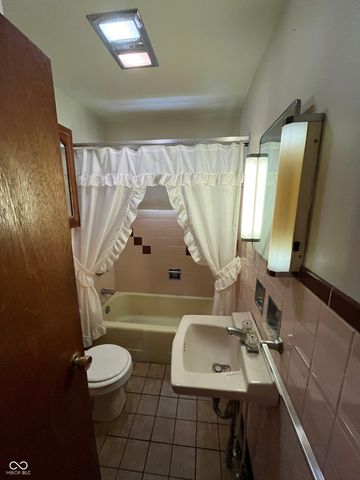 4212 Columbus Avenue, Anderson, IN 46013