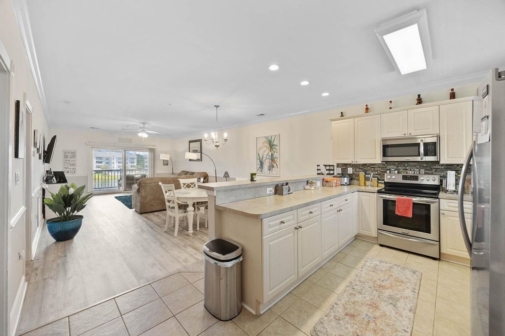 4855 Luster Leaf Cir Apt 303, Myrtle Beach, SC 29577 — photo 2