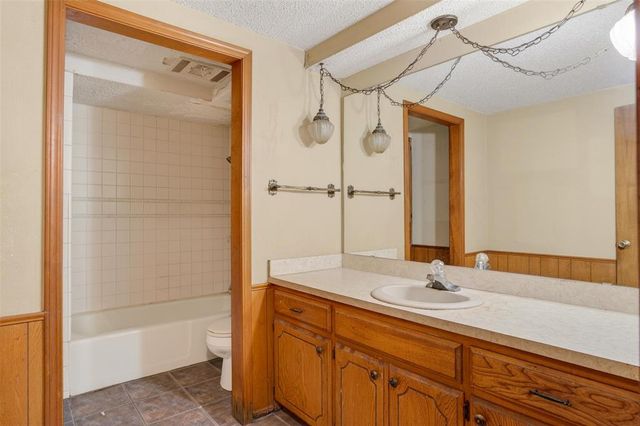 1841 Love Lane, Choctaw, OK 73020