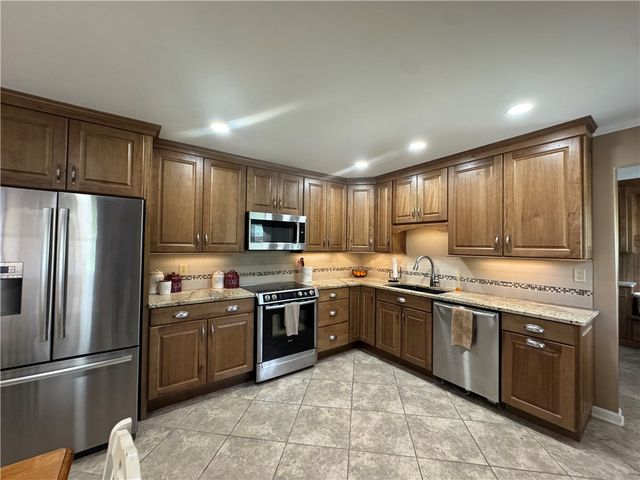 3800 Sterling Dr, Franklin Twp, OH 45005
