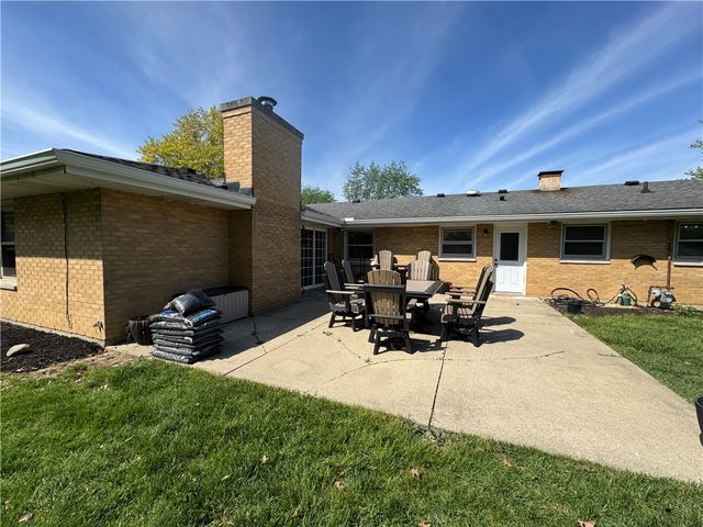 3800 Sterling Dr, Franklin Twp, OH 45005
