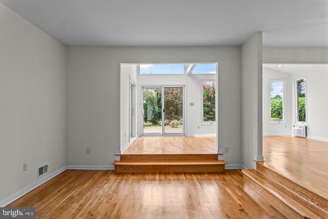 11820 ENID DR, Potomac, MD 20854