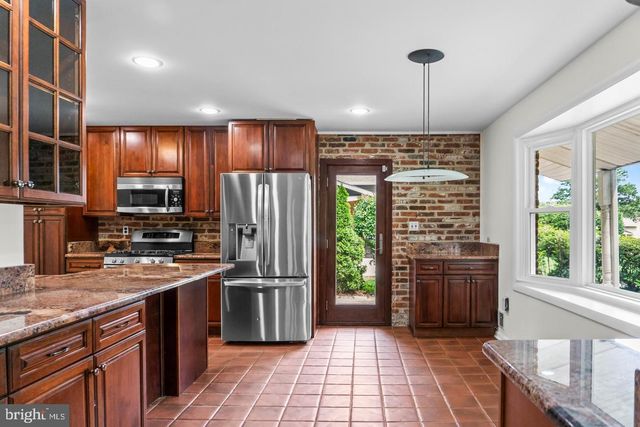 11820 ENID DR, Potomac, MD 20854