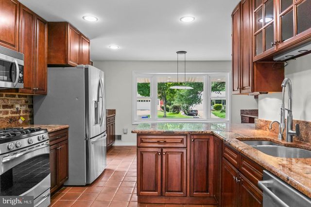11820 ENID DR, Potomac, MD 20854