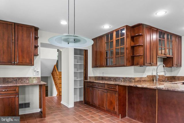 11820 ENID DR, Potomac, MD 20854