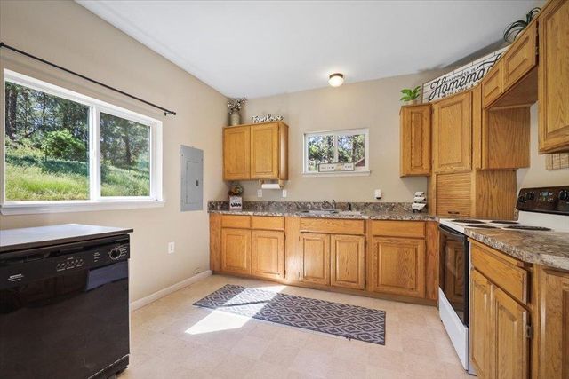 8323 W Mission Rd, Spokane, WA 99224