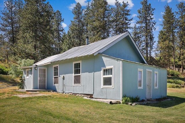 8323 W Mission Rd, Spokane, WA 99224