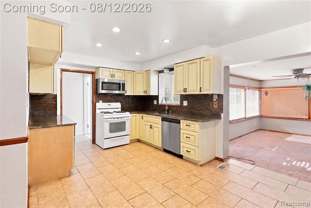 5383 Gerald Street, Warren, MI 48092