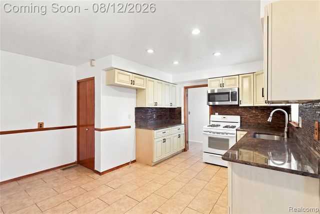 5383 Gerald Street, Warren, MI 48092
