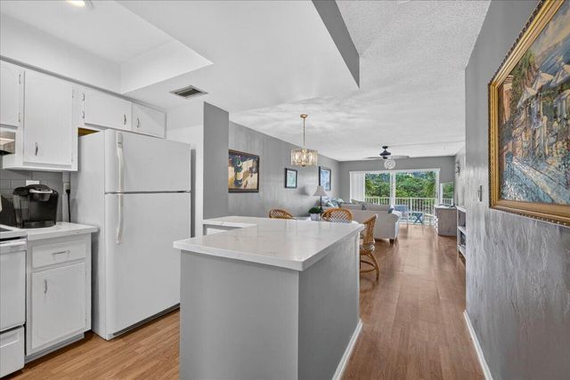 333 NE 19TH Avenue 203, Deerfield Beach, FL 33441