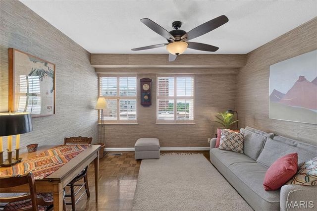 710 S Hanley Road 10A, Clayton, MO 63105
