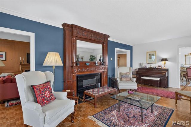 710 S Hanley Road 10A, Clayton, MO 63105