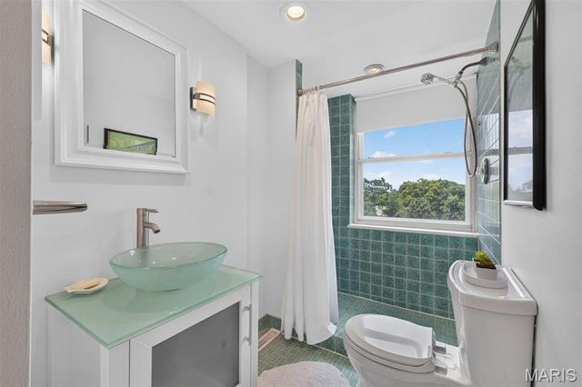 710 S Hanley Road 10A, Clayton, MO 63105