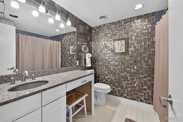 710 S Hanley Road 10A, Clayton, MO 63105