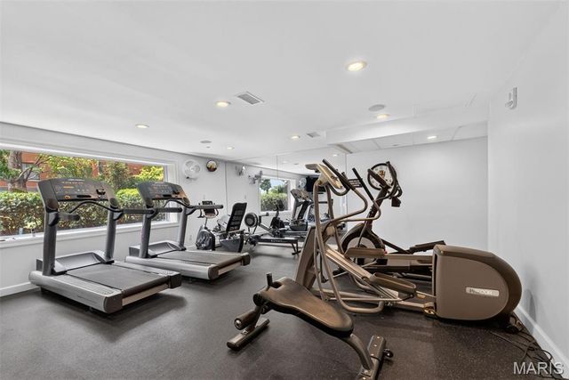 710 S Hanley Road 10A, Clayton, MO 63105