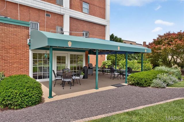 710 S Hanley Road 10A, Clayton, MO 63105