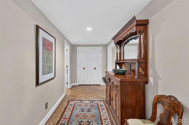 710 S Hanley Road 10A, Clayton, MO 63105