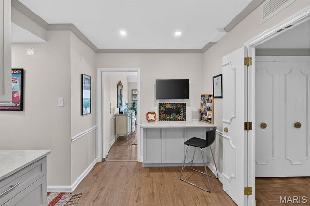 710 S Hanley Road 10A, Clayton, MO 63105