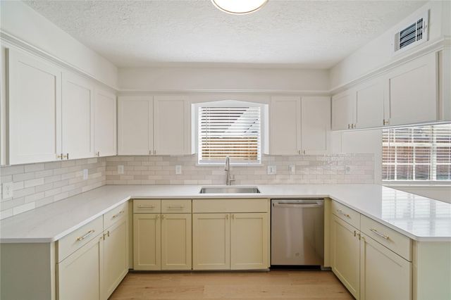 5707 Ash Oak Drive, Houston, TX 77091