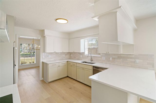 5707 Ash Oak Drive, Houston, TX 77091