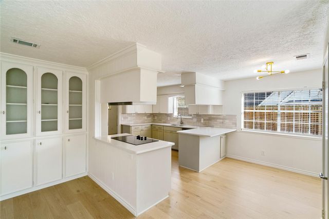 5707 Ash Oak Drive, Houston, TX 77091