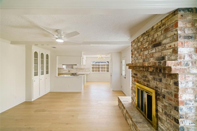 5707 Ash Oak Drive, Houston, TX 77091