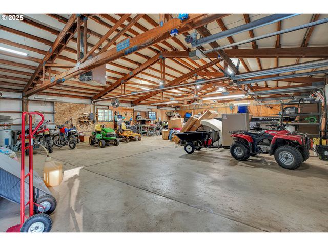 20044 S FISCHERS MILL Rd, Oregon City, OR 97045