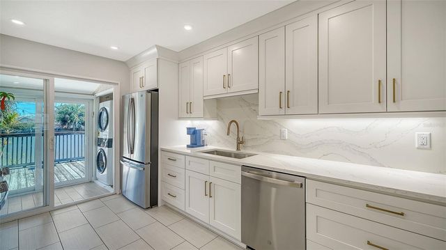 100 BAYSHORE ROAD C, Nokomis, FL 34275