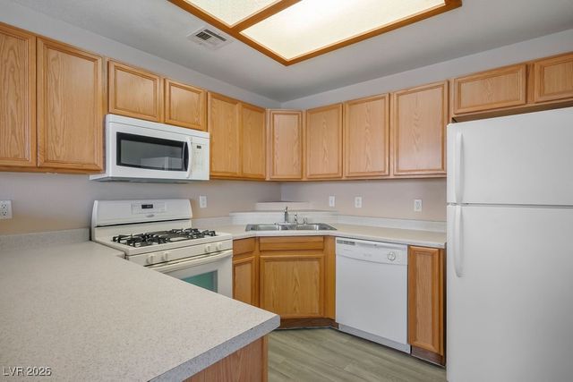 4655 GOLD DUST Avenue 211, Las Vegas, NV 89120