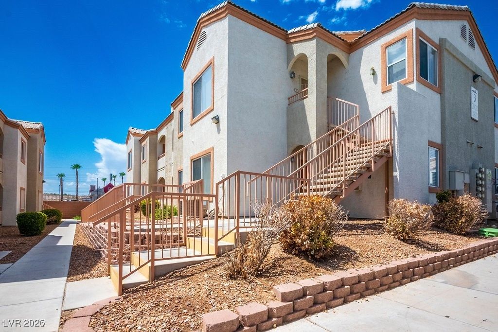 4655 GOLD DUST Avenue 211, Las Vegas, NV 89120