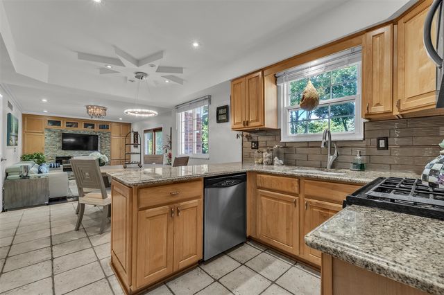 5555 Patterson Drive, Troy, MI 48085