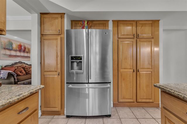 5555 Patterson Drive, Troy, MI 48085